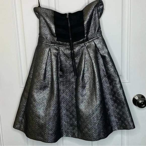 GUESS Strapless Metallic Fit&Flare Jacquard Dress size 4 - Picture 4 of 6